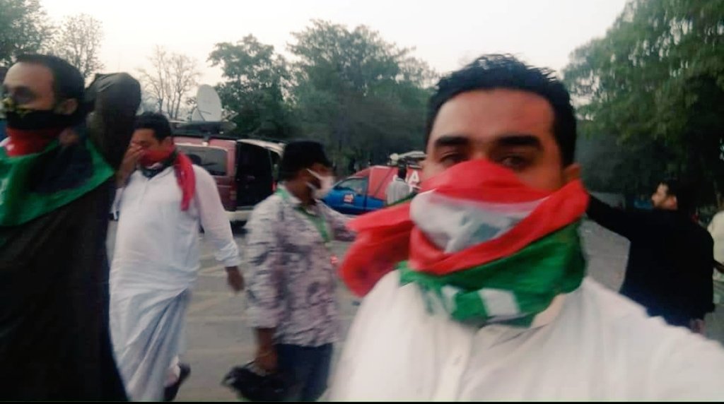 SabirHussainAa1's tweet photo. میں 12سال سے عمران خان کے قافلے میں عمران کے ساتھ رہا اور انشاء اللہ خون کے آخری قطرے تک عمران خان کے ساتھ رہوں گا۔ 

ان غلاموں کا یہ مسلک ہے کہ ناقص ہے کتاب
کہ سکھاتی نہیں مسماں کو غلامی کے آداب 
#Iamwith 
#May25_2022_BlackDay https://t.co/GXSfHTaBh6