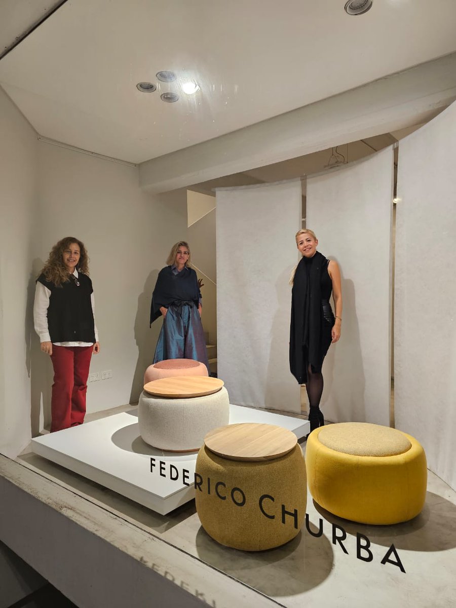 yolegmma's tweet photo. Hace una semana recorriendo @distritoarenales en la noche del diseño. Primera vez atendiendo este lindo evento; un lujo poder conocer y compartir con parte de la gente que crea diseño en Argentina.  #buenosaires #argentina🇦🇷 #lanochedeldiseño2023 https://t.co/HdHblldQNo