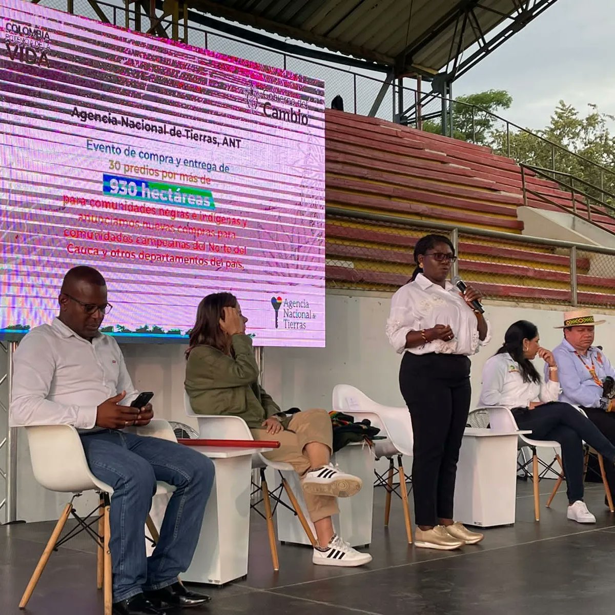 renacientes's tweet photo. Con gozo en nuestros corazones y con orgullo de resistencia, luego de años de lucha, contamos que hoy jueves 25 de mayo, el Consejo Comunitario de Pilamo "El Palenque",ubicado en el municipio de Guachené, departamento del Cauca.

Publicación completa👇
https://t.co/3AAJpTfKe8 https://t.co/byftX3t9zx