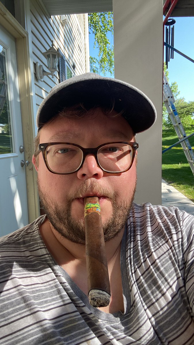 Best part of summer in Minnesota is non stop stogie smoking weather https://t.co/FpqjIRPyDu