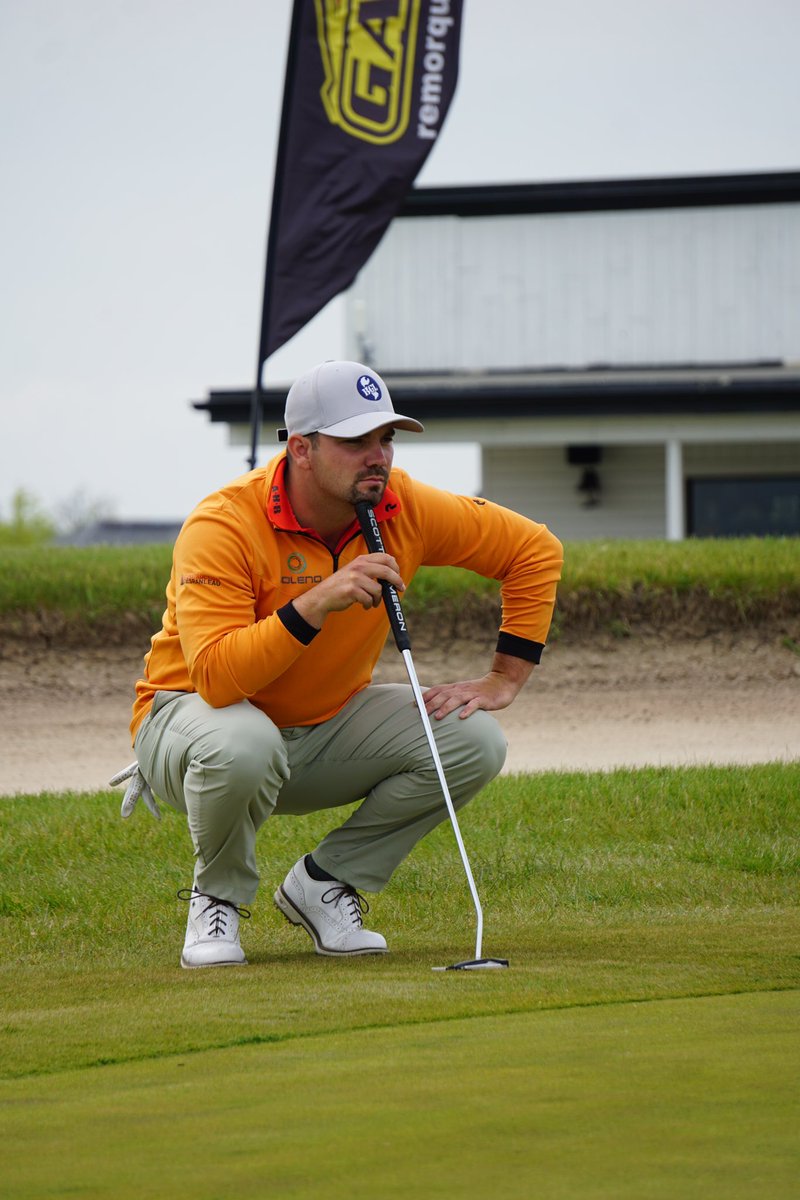 First professional win. After a losing in a playoff two weeks ago, and finishing 3rd last week, I finally got my win this week with rounds of 64-65 (-15). Thanks to my sponsor for being part of my team. Good to win with my family, girlfriend and long time caddie with me 🏌🏻‍♂️🏆