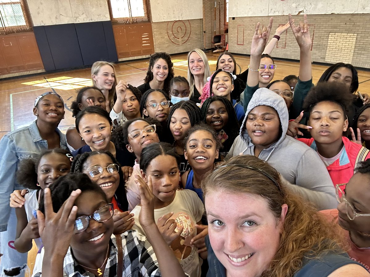 An honor &amp; a privilege to spend time with the Shaker Woodbury Girls Empowerment Group! We LOVED introducing them to EM, sharing our experiences, &amp; providing hands-on learning to hopefully inspire them to consider a career in medicine! #girlsempoweringgirls #youlooklikeadoctor