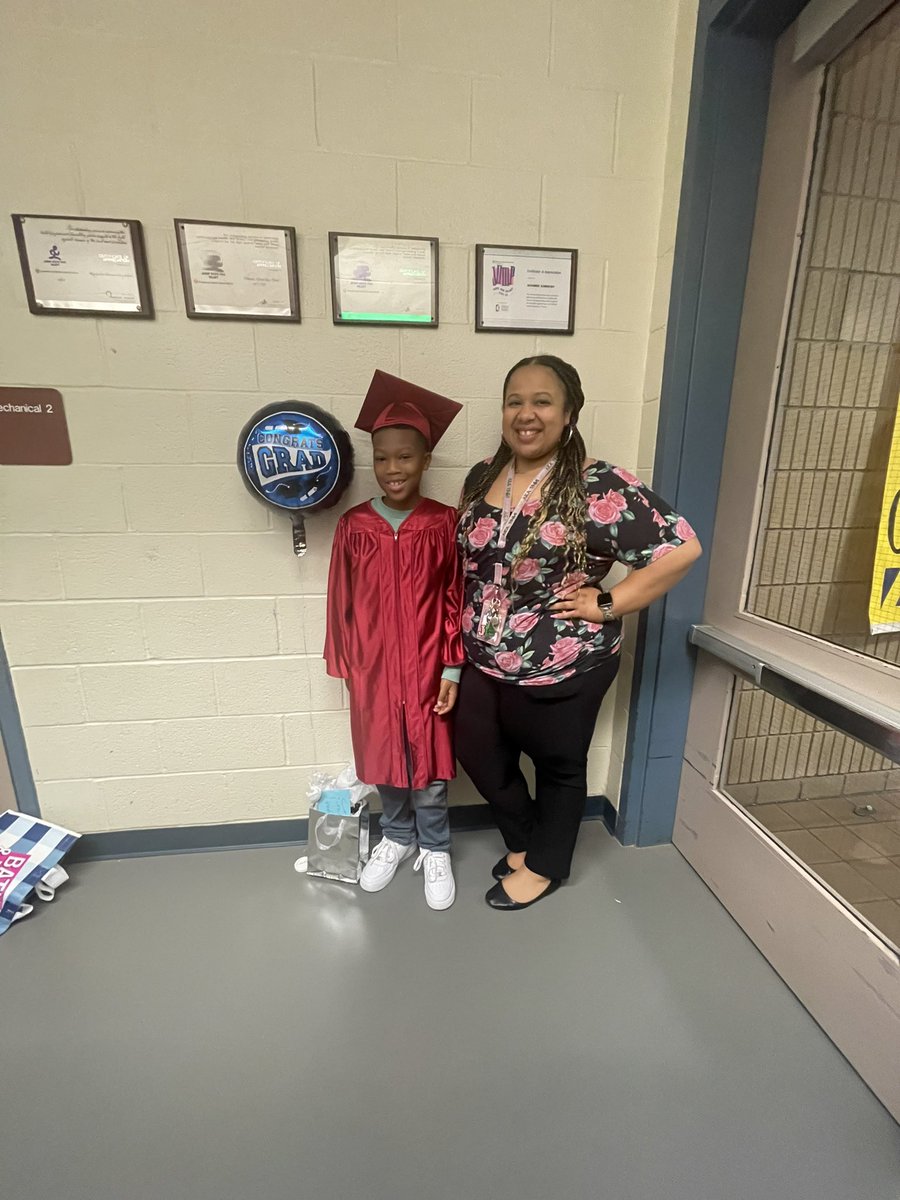 MrsDoTheMath's tweet image. “My teacher gave the best gift of all….believing in me”💕💕💕 I’m forever grateful to you ladies for pouring into my Sonshine ✨ @MsFigueroa10 @RaveMiss @Heartwork17 @aitken_ms @Alexander_AISD