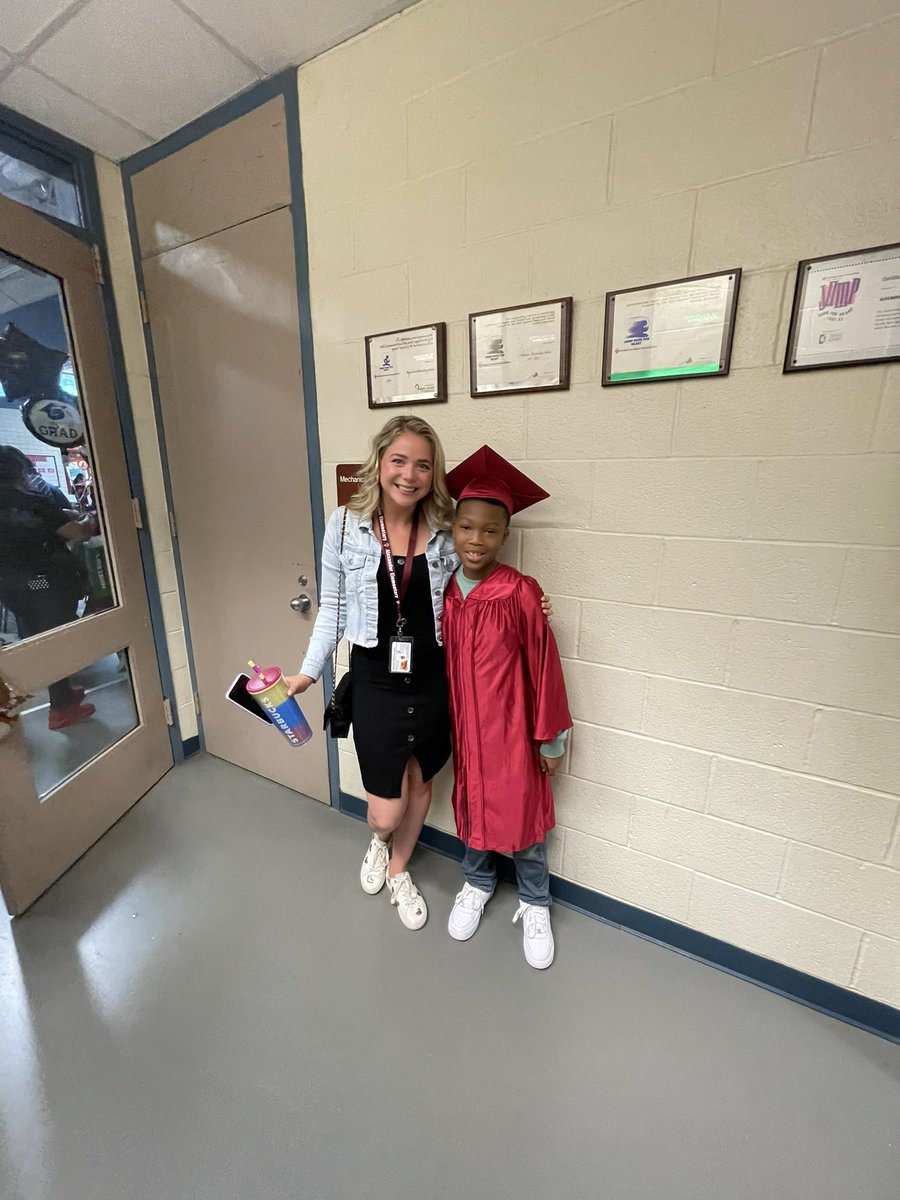 MrsDoTheMath's tweet image. “My teacher gave the best gift of all….believing in me”💕💕💕 I’m forever grateful to you ladies for pouring into my Sonshine ✨ @MsFigueroa10 @RaveMiss @Heartwork17 @aitken_ms @Alexander_AISD