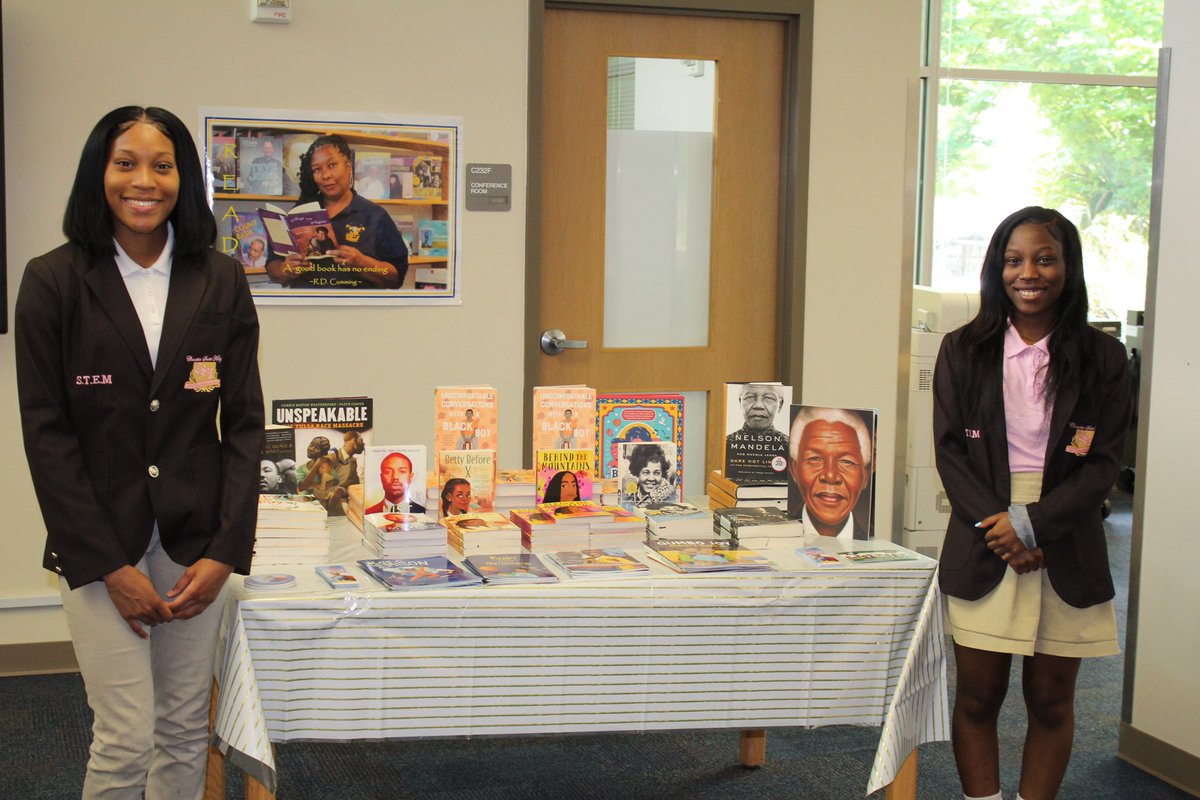 aps_cskywla's tweet photo. Thank you @100BMofATL x @BEN_Comcast for the book donation! 📚

@comcast | @ComcastSouth | #PartnershipsMatter | #Reading | #togetherCSK 💖 https://t.co/hkZSDQfUdP