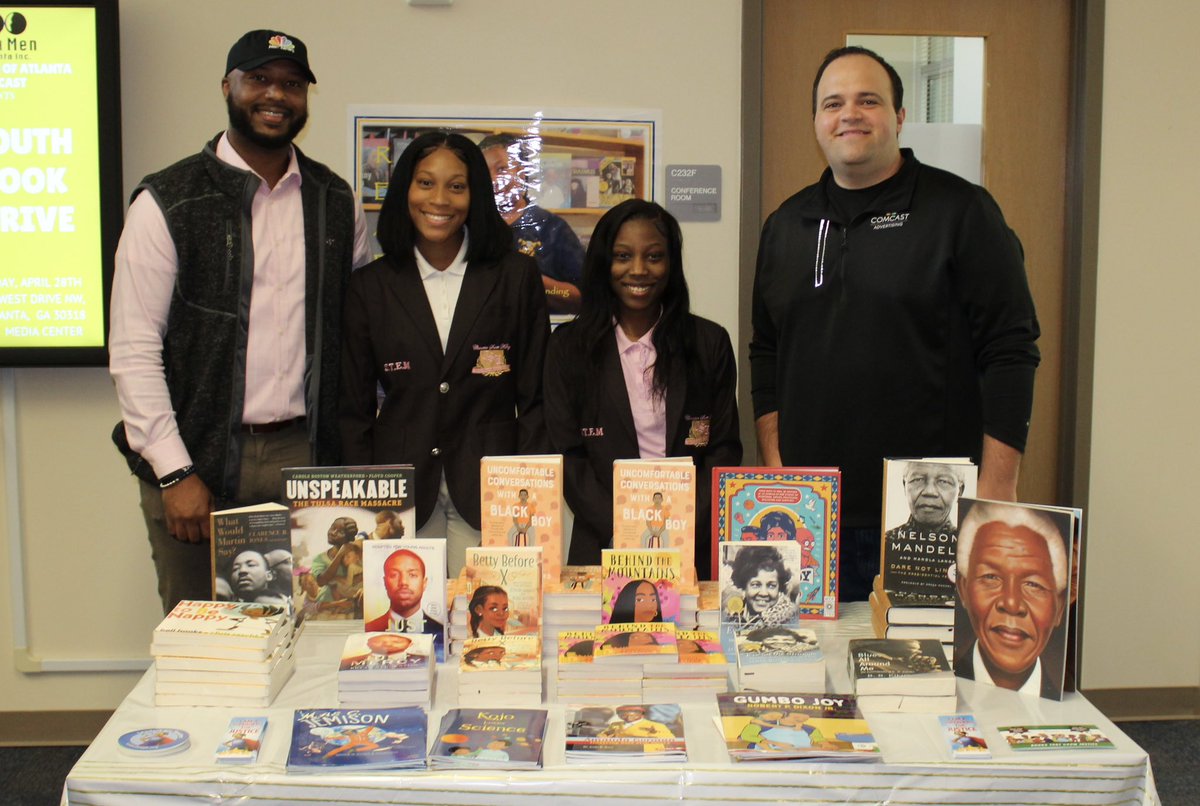 aps_cskywla's tweet photo. Thank you @100BMofATL x @BEN_Comcast for the book donation! 📚

@comcast | @ComcastSouth | #PartnershipsMatter | #Reading | #togetherCSK 💖 https://t.co/hkZSDQfUdP
