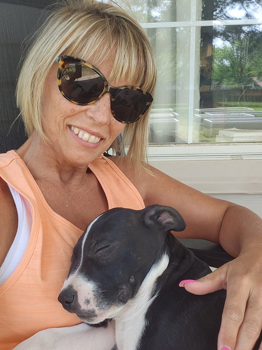 ldriskill928's tweet photo. I wish I could show yall more than 4 photos at a time! Gosh these puppies are so precious! We now have them crate trained and on a schedule they are doing amazing with us and are so happy! #Fosteringdogs #RescueDogs https://t.co/rtPMIatBpJ
