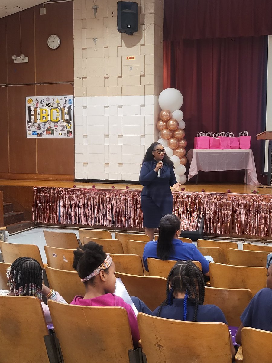 Dr. Carlen PadmoreGateau tweet media