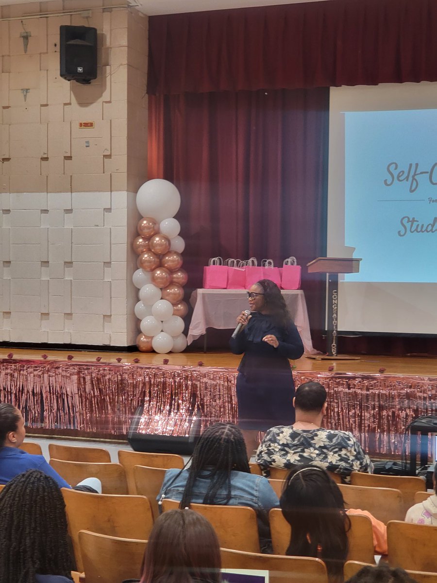 Dr. Carlen PadmoreGateau tweet media