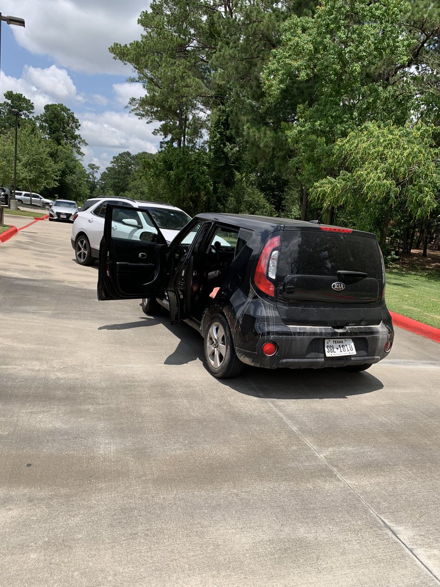 D2 CRU and HCSO proactive Auto Theft Unit investigators followed a suspect driving a stolen vehicle at Mesa Dr./ N. Sam Houston Pkwy E. The suspect eluded, struck an undercover vehicle, but was taken into custody after a short foot pursuit. @HCSOTexas @HCSO_SID