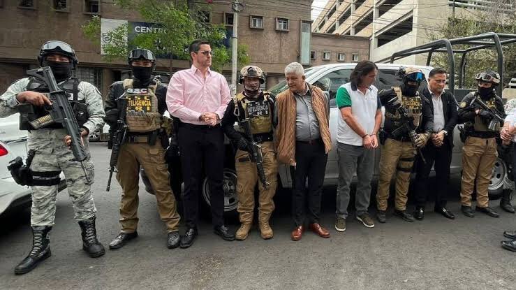 Los implicados en #LavadoDeDinero de la empresa Black Wall Street Capital no se librarán de una ejemplar condena en el @PJCDMX 

SU defensa ha hecho ruido respecto a un #AbusoPolicial que en caso de existir habrá sanciones

El titular @SSC_CDMX @OHarfuch es claro: 👇🏼