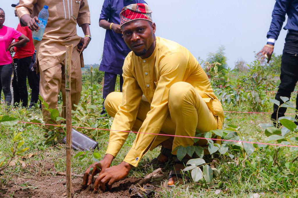 MohdHAbdullahi's tweet photo. #HonoursGalore: 
Today  25th of May , 2023 the Charcoal legality and Compliance group led by  Mr. Adesola Idowu - BOT Chairman 
and Barr. Omolola Idowu  - BOT Secrerary/President conferred on me  an award of DEFENDER OF THE ENVIRONMENT. The event took place at the @FRINOFFICIAL (Federal Research Institute of Nigeria , Ibadan). I was represented by the Deputy Director of Forestry Mrs Olukanni Bosede Catherine. Part of the activities that took place was the planting of trees which took at Iseyin, Oyo State. Species of the trees planted are as follows:
1. Tectona grandis (Teak)
2. Gmelina arborea (Gmelina)
3. Eucalyptus camadolensis (Eucalyptus)
4. Pterocarpus erinaceus (African rosewood). The event also formally sent forth the former DG, @ProfAdepoju  and also welcomed the New DG , Zacharia Buba Yaduma, PhD.
📸 @CaptainShogbo