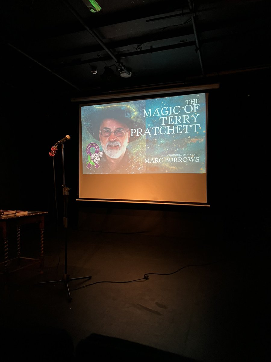 Spent Thursday evening laughing and crying (twice) at the wisdom of Terry Pratchett and the power of stories. Catch this brilliant show by @20thcenturymarc soon! marcburrows.co.uk/live-dates #AskMeAboutTerryPratchett #GNUTerryPratchett #LilacDay #SayHisName