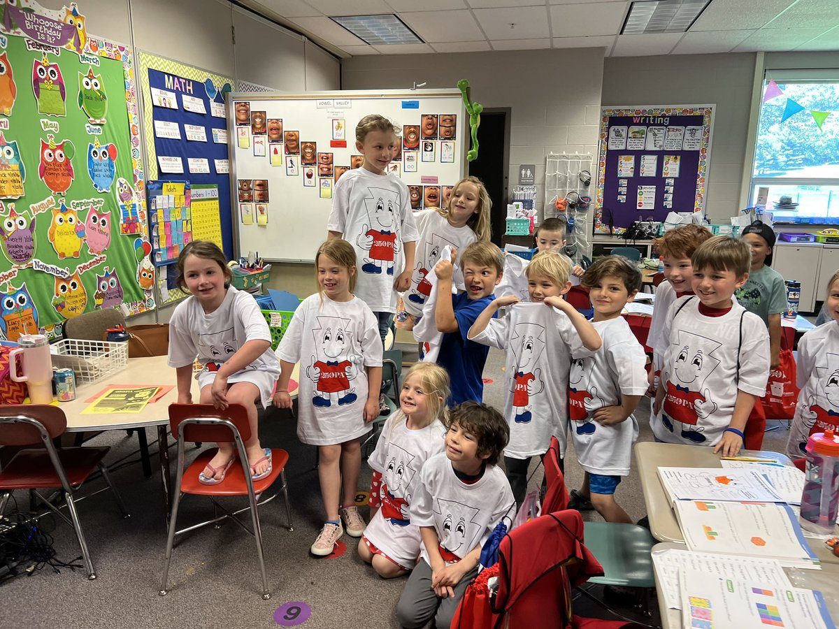 SES_Firsties's tweet photo. We loved when America 250 came to visit last week, especially because we got to meet Downtown and other celeb mascots! https://t.co/MNgHakAJNE