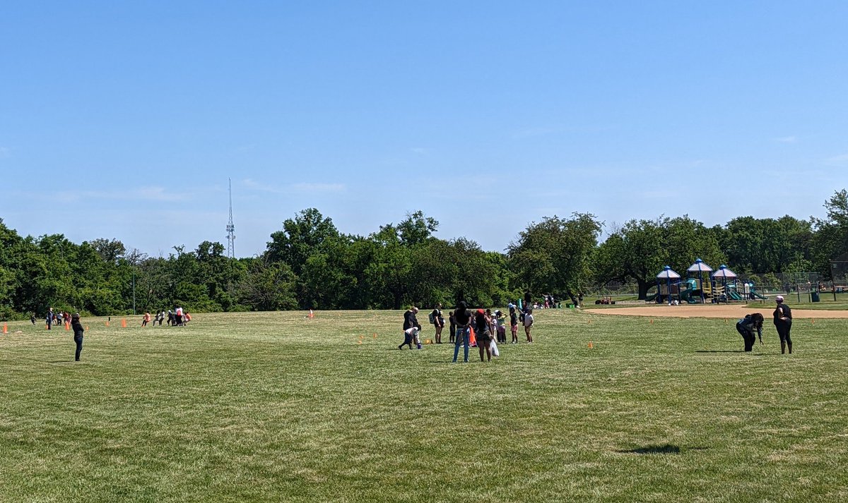 anders_miss's tweet photo. Field day was a BLAST! We had so much fun participating in all the stations, especially Drip, Drip, Drop where students got SOAKED! ⚽🥅💧 https://t.co/nZplHHjc8A