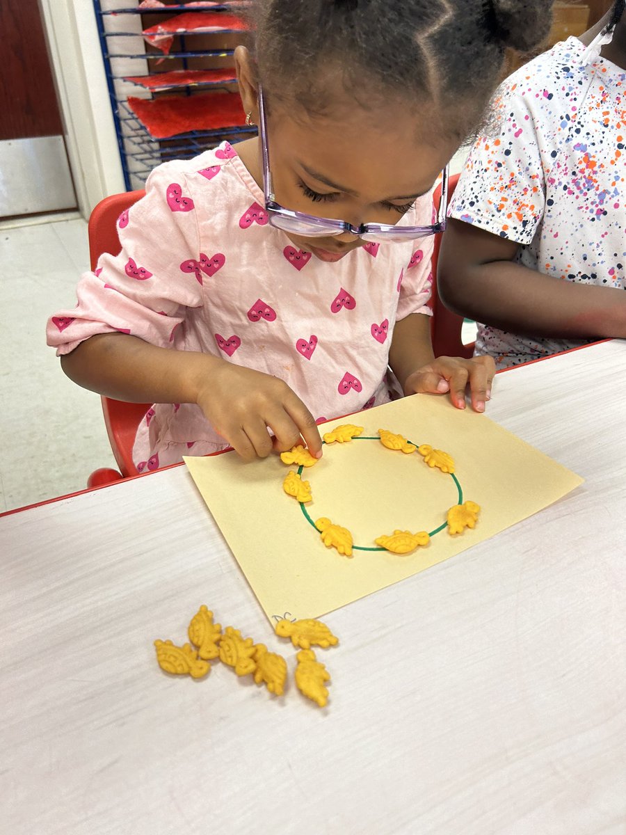 PreKTeamDrWeeks's tweet photo. Reviewing shapes with sea turtles! 🐢
#drweeksinaction https://t.co/Zo4e459D3F