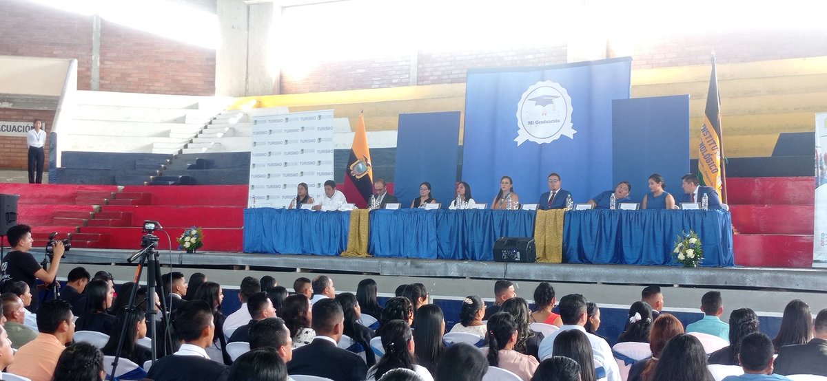 isaacquil's tweet photo. Felicitaciones a las autoridades @lorenayanezpi, @ingjdrojas por la gestión en beneficio de @EduSuperiorEc en #Napo, Hoy @isttenaoficial entrega a la sociedad 185 graduados en las diferentes carreras #Administración #DesarrolloDeSoftware #GOT #DII #GraduaTec https://t.co/0qiZyuks8e