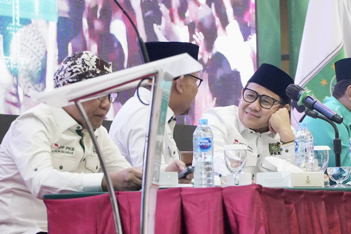 cakimiNOW's tweet photo. Semalam berkumpul dengan para pejuang politik se Sulawesi.
Semangat membara untuk melayani Ibu pertiwi kita buktikan  dengan kerja-kerja mengatasi setiap persoalan yang dihadapi masyarakat.

Salut ! https://t.co/3Wig7nfMFp