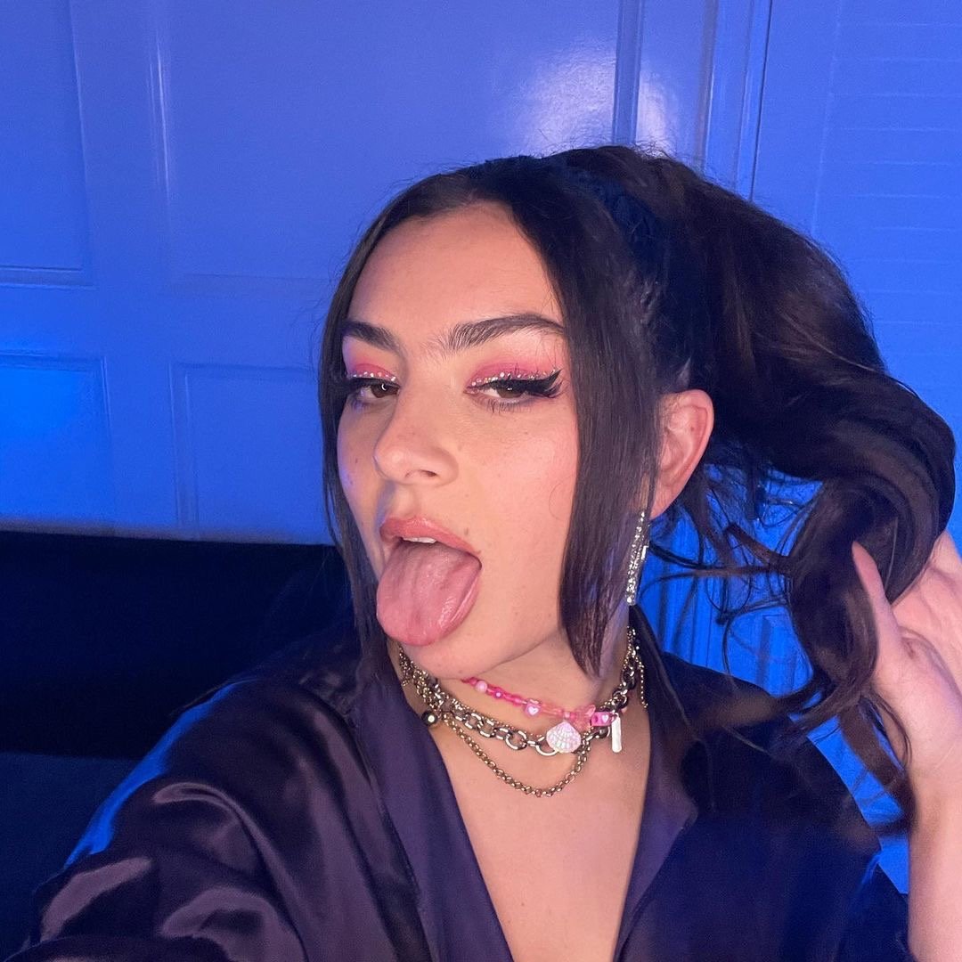 hourly charli xcx tweet media