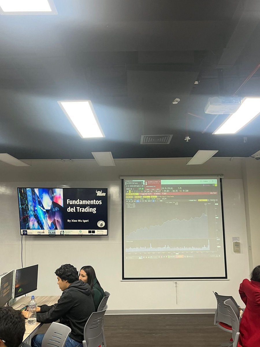 21MBulls's tweet photo. @XiaoL1211 dando una masterclass sobre Fundamentos del trading en @_USIL 

#web3 #trading #crypto #21mbulls https://t.co/fi3cujRDLG