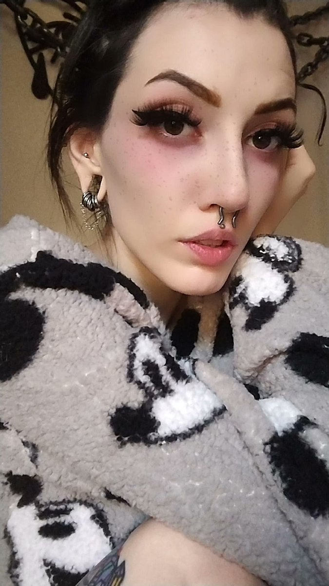 MedinaPromos's tweet photo. Give @acopyofgray a follow ⬇️

IG:
https://t.co/d6hPGf1ooV
Tumblr:
https://t.co/bapvu3nmT1

#FollowMe #FollowNow #ContentCreator #instagram #tumblr #twitter #Thursday #tatoos #ClownMode #theythem #NONBINARY https://t.co/MpVxrRgUgX