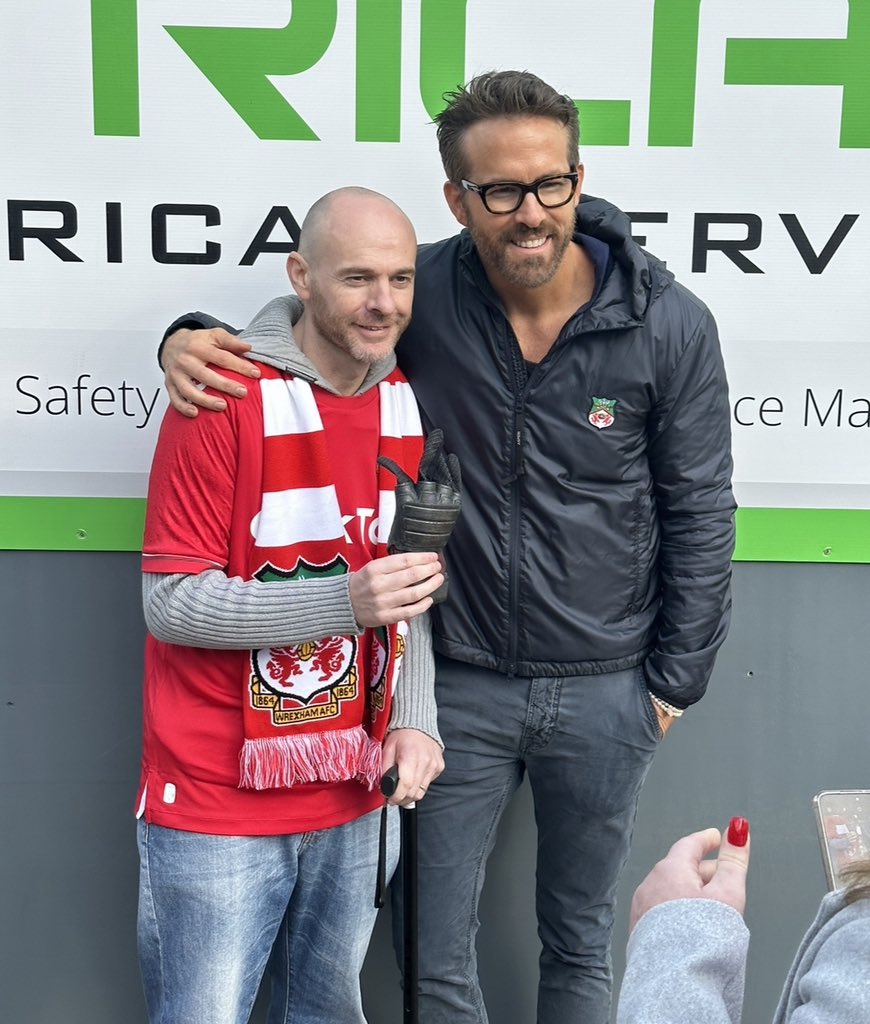 VancityReynolds's tweet image. So grateful to have spent time with Jay Fear. He didn’t have much of it left and the fact he shared that time so freely with others is something I’ll never take for granted and never forget. This man lived. 

Sending all my love to Deb, Jess and Sam. ❤️