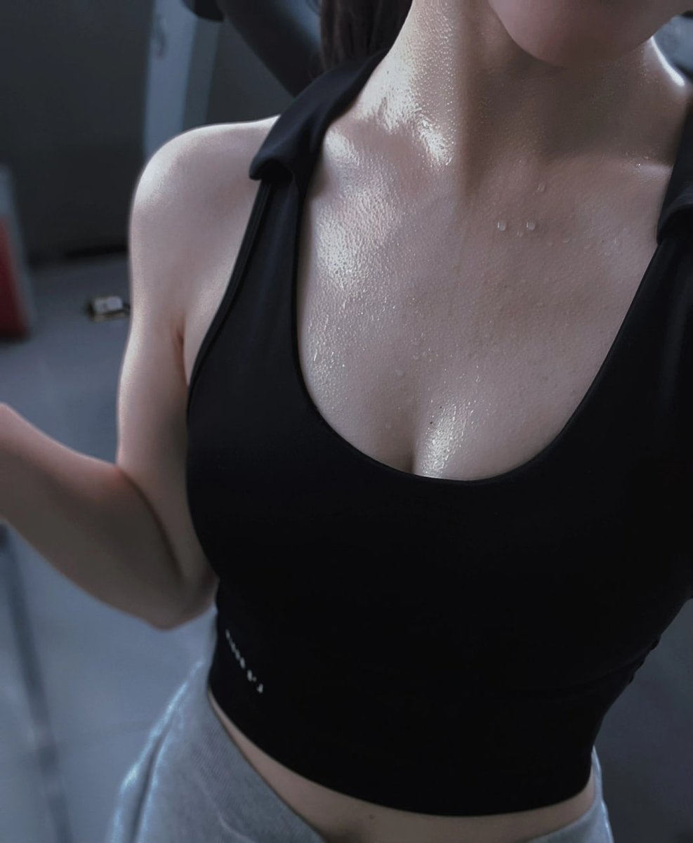 LinLin071601's tweet image. It flows like tears, but it is actually sweat. Enjoy the feeling of sweating profusely and let yourself feel the relaxation of your body😂
📷

#fitness