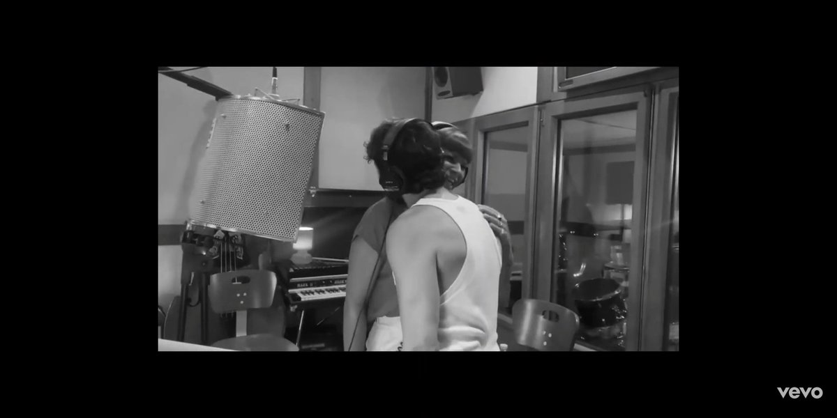 _amanim_8's tweet image. Il pezzo è davvero bello e le voci insieme sono bellissime ✨🥺💖

@AmorosoOF

#PANC 
#aiello
#romantico