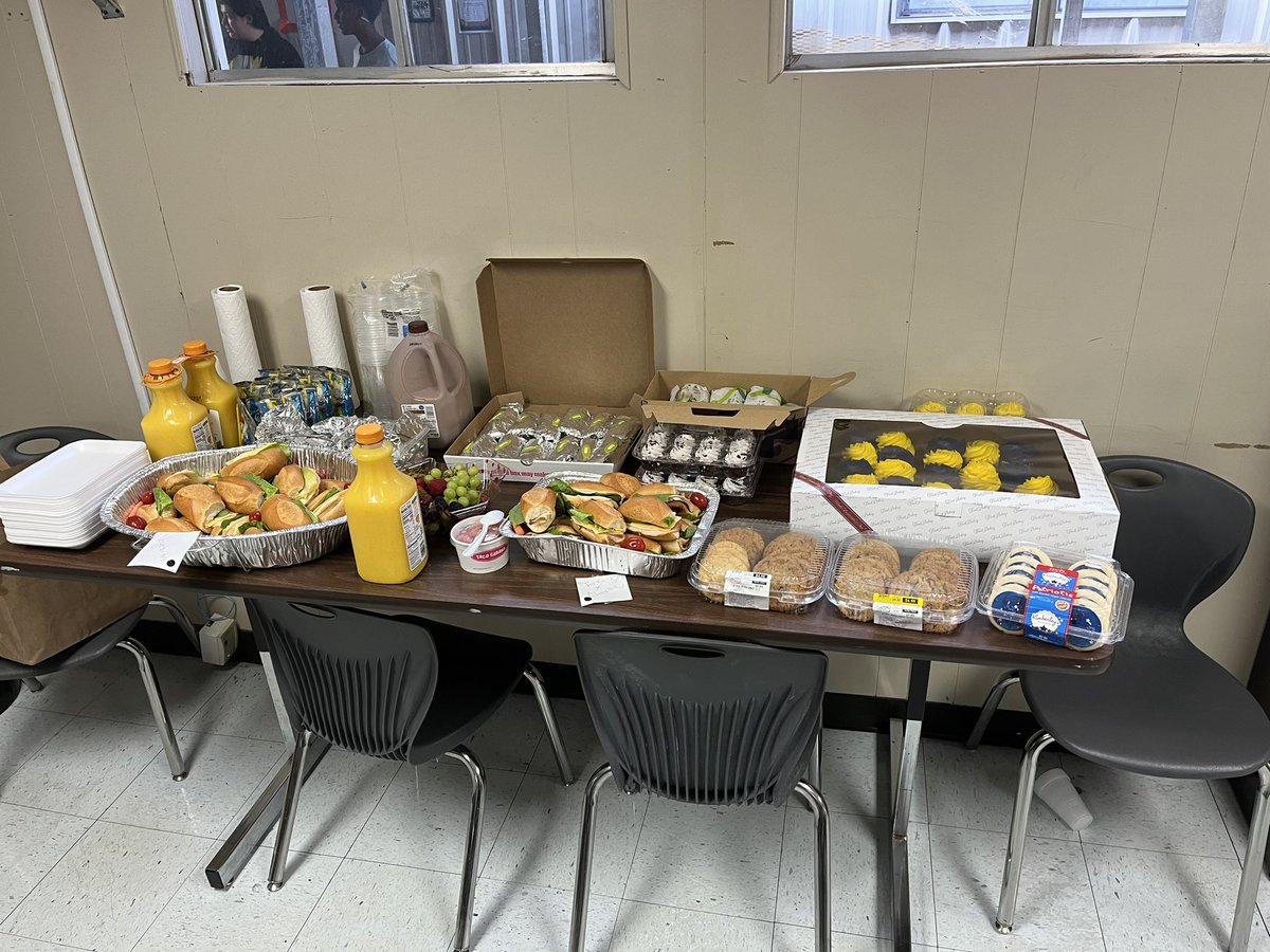 Thanks to our wonderful parents  for breakfast and all their championship support this season #GD2BAk