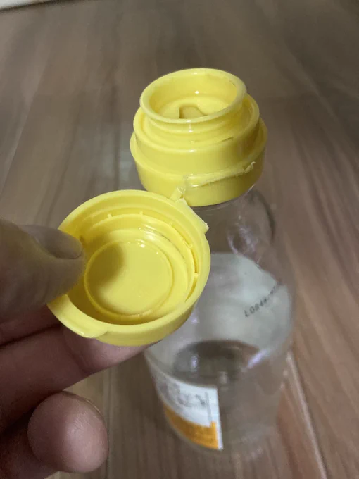 今週はおさらいです。おはようございます。ゴミ清掃員の滝沢です。びんの蓋を外し損ねる場合がえりますよね?その場合はスプーンを差し込んでテコの原理を使うと外れやすいですよ!そこまでしなくてもいいんですが、気持ち悪いですもんね?  #ゴミ清掃員の日常 #ごみフェス
