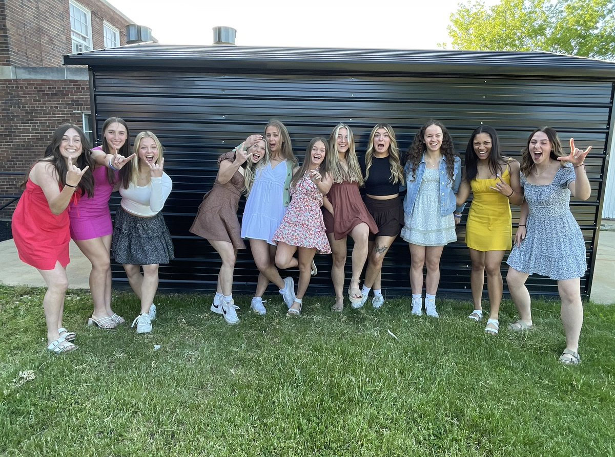 RHSFastpitchOH's tweet photo. Gotta love Banquet night! What a great opportunity to celebrate the softball program and all its accomplishments!! Thank you players and parents for another fantastic season! 
🖤💛💪💪
@Riverside_athl https://t.co/qbHP8H0oXA