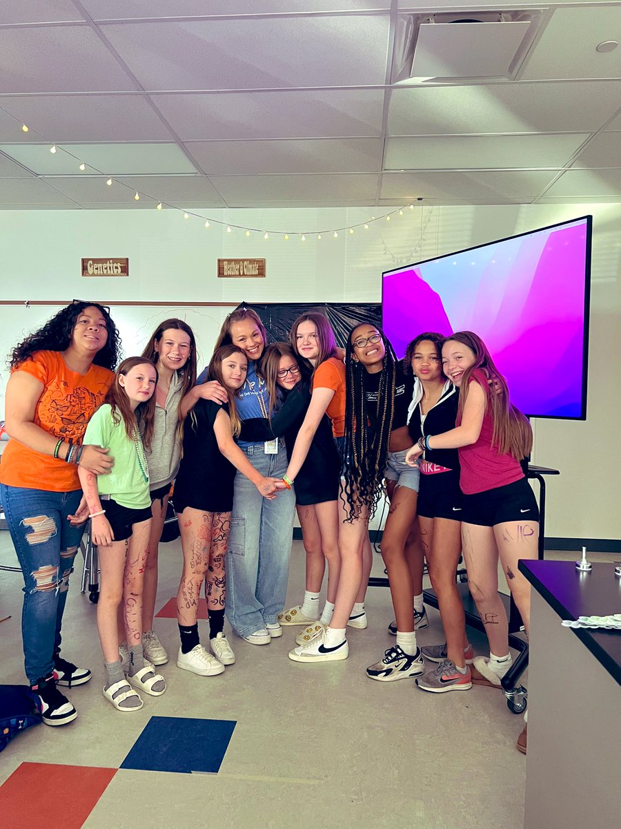 mshannahpech's tweet photo. North Point Middle quickly became a home to us this year. 🧡💙
HAPPY SUMMER Y’ALL #NPMS https://t.co/WnEvhah2Jl
