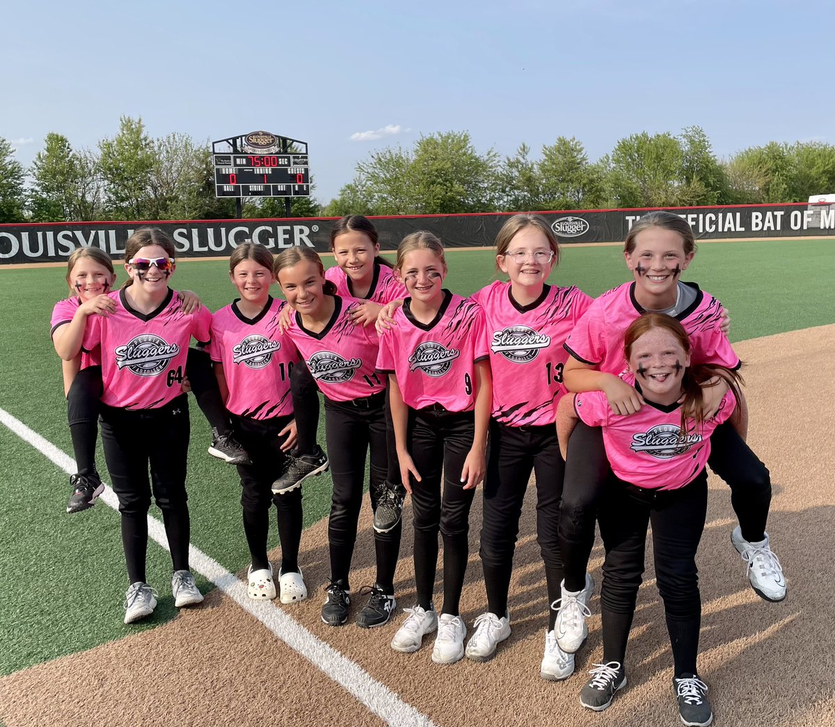PeoriaSluggers's tweet photo. Another awesome night at Louisville Slugger Sports Complex for the Fastpitch Travel Team League (FTTL) ☀️😎🥎
Interested in signing up your 10u/12u team for our 2024 season, contact Renee Gass #FTTL https://t.co/2cuu2Vm2Gr
