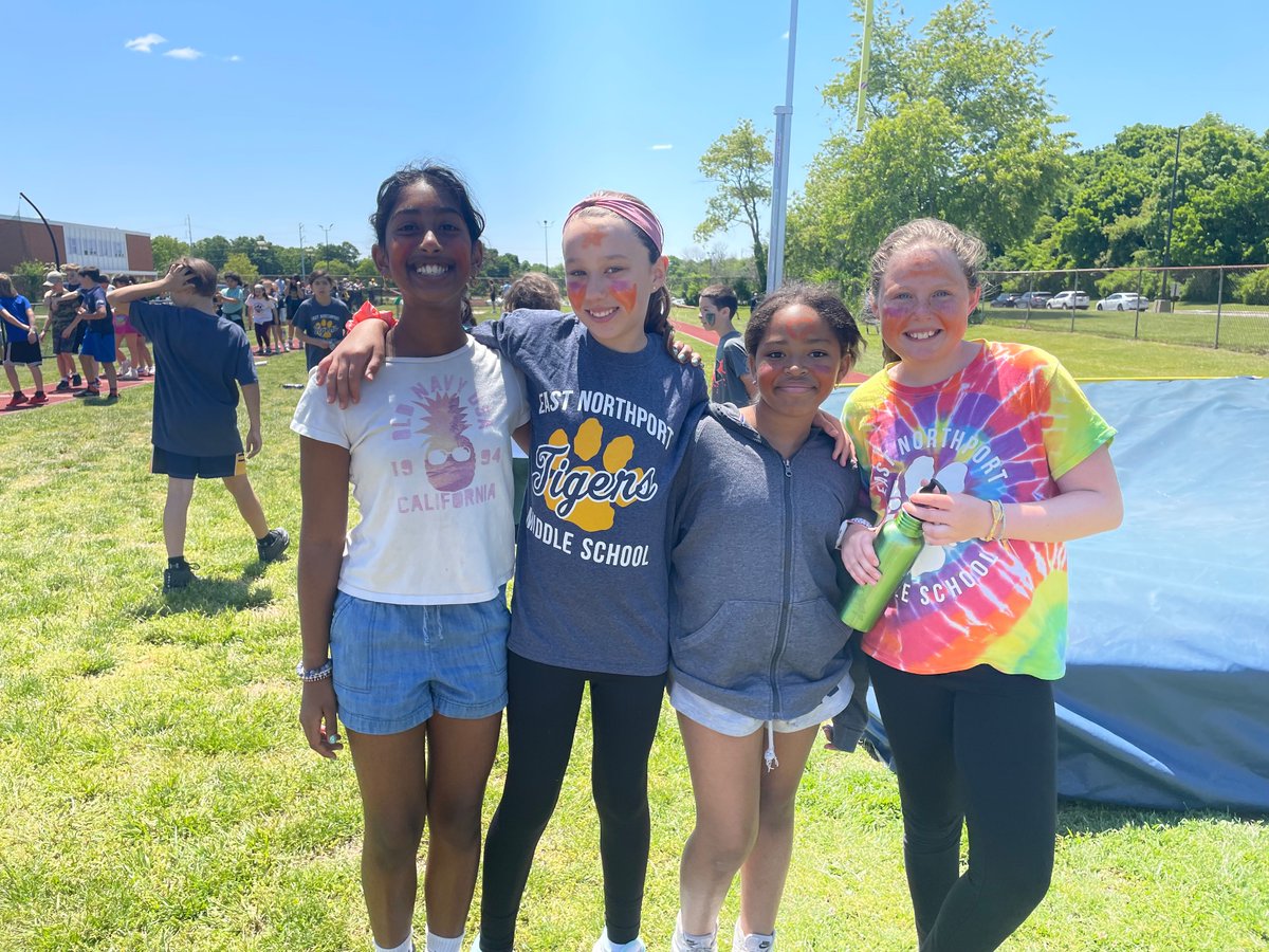 ENMSTIGERS's tweet photo. ENMS and NMS 5th graders had a blast at the Track &amp; Field Meet! Thank you to our PE staff and Northport HS!@Northport_HS @NPTTigerSports https://t.co/NUNdXuJo3e