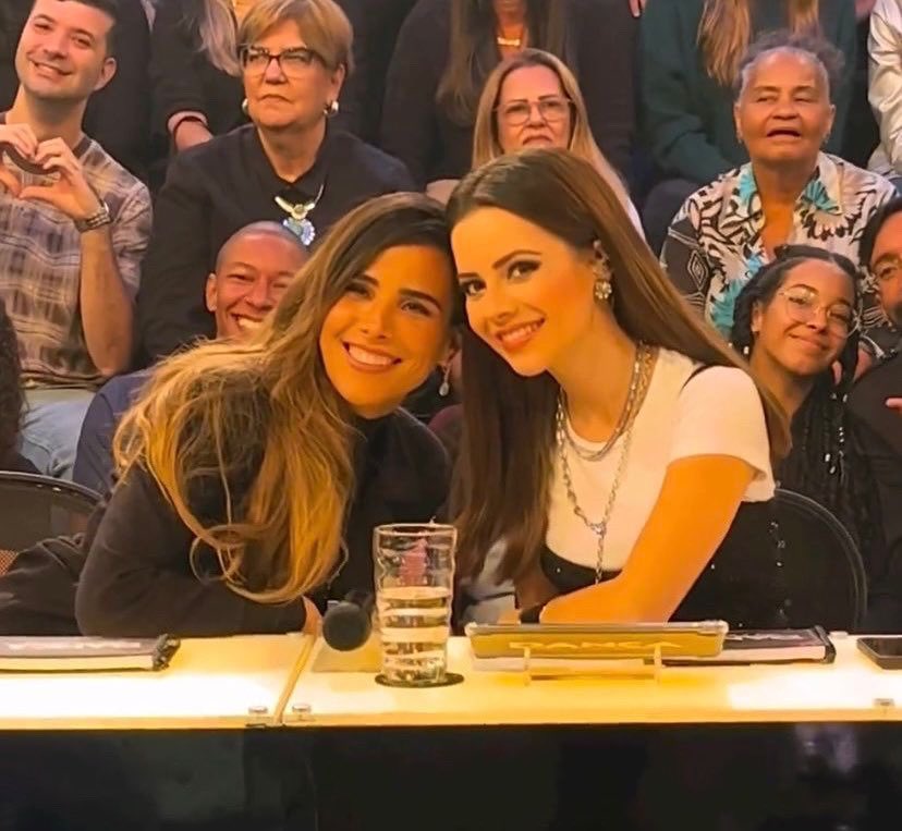 E esse encontro de milhões 🥰
 
Wanessa e Sandy gravando @domingao ❤️
.
.
.
.
.
#wanessa #wanessacamargo #rec #camargo #followers #likeforlikes #singer #pop #fashion #itgirl #sp #braziliansing #popsinger #dna #sandy #sandyleah #domingaocomhuck #domingao #gravação #tvglobo