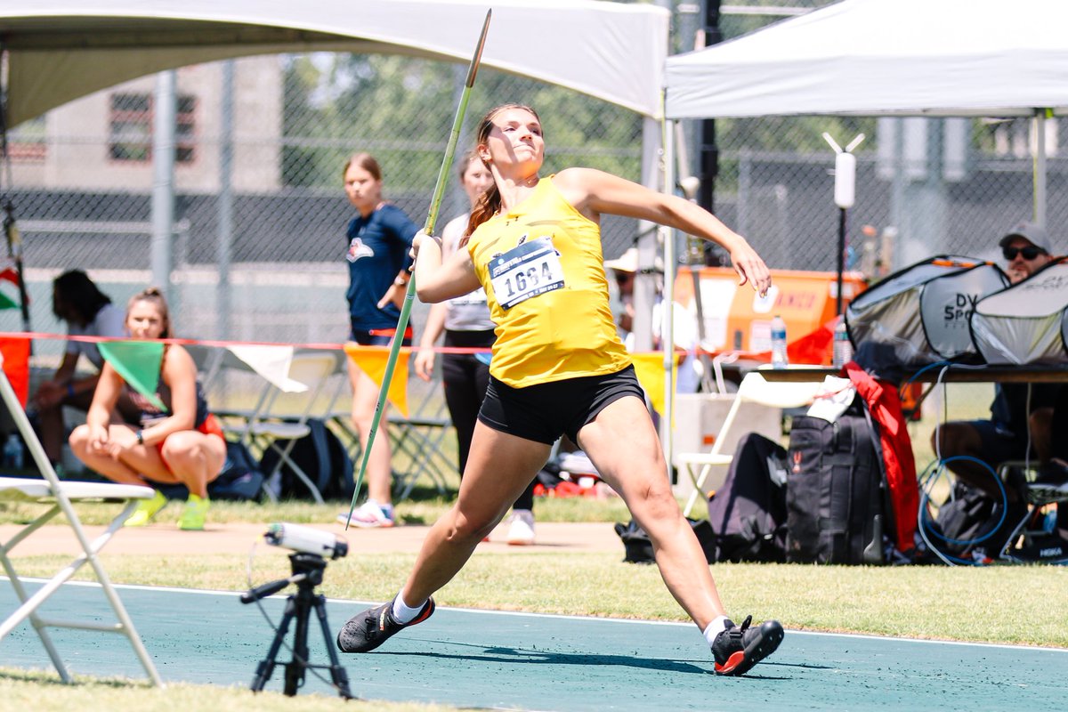GoShockersTFXC's tweet photo. Sam’s sophomore season in the books ✔️ 

39th - JAV - 43.28m/142’0” https://t.co/qO3JbSB2Z8
