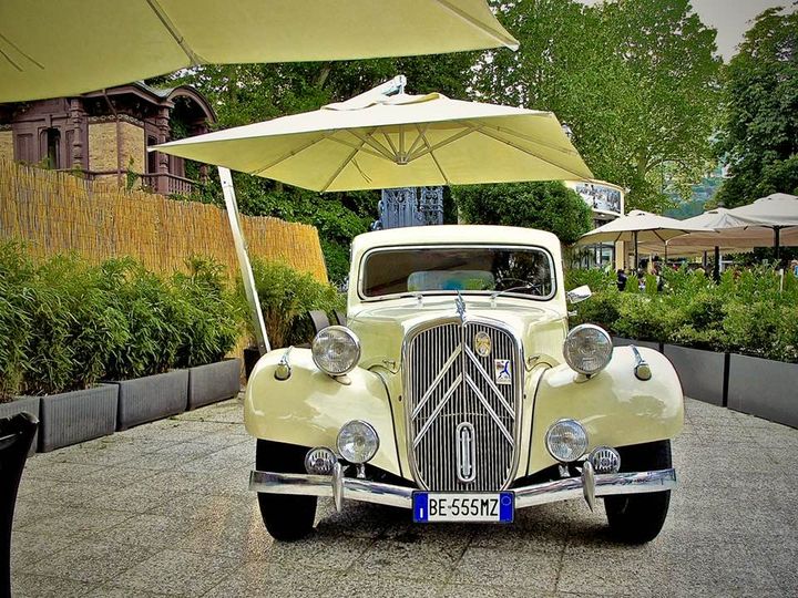 le premier corps monocoque unitaire produit en série; utilisation précoce de la direction à pignon et crémaillère, de la traction avant et de la suspension entièrement indépendante.