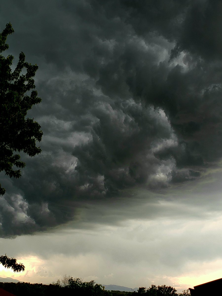 WilliamScherer3's tweet photo. Strong boomers across north #Denver metro, Colo. @BrettDNoble snagged quick grab. Intense #Lightning and crashing thunder. How it should sound in #Colorado in late spring.😀 Thr.25.May.2023. #COwx #WYwx #wxtwitter #May #StormHour https://t.co/nvikUXZevx