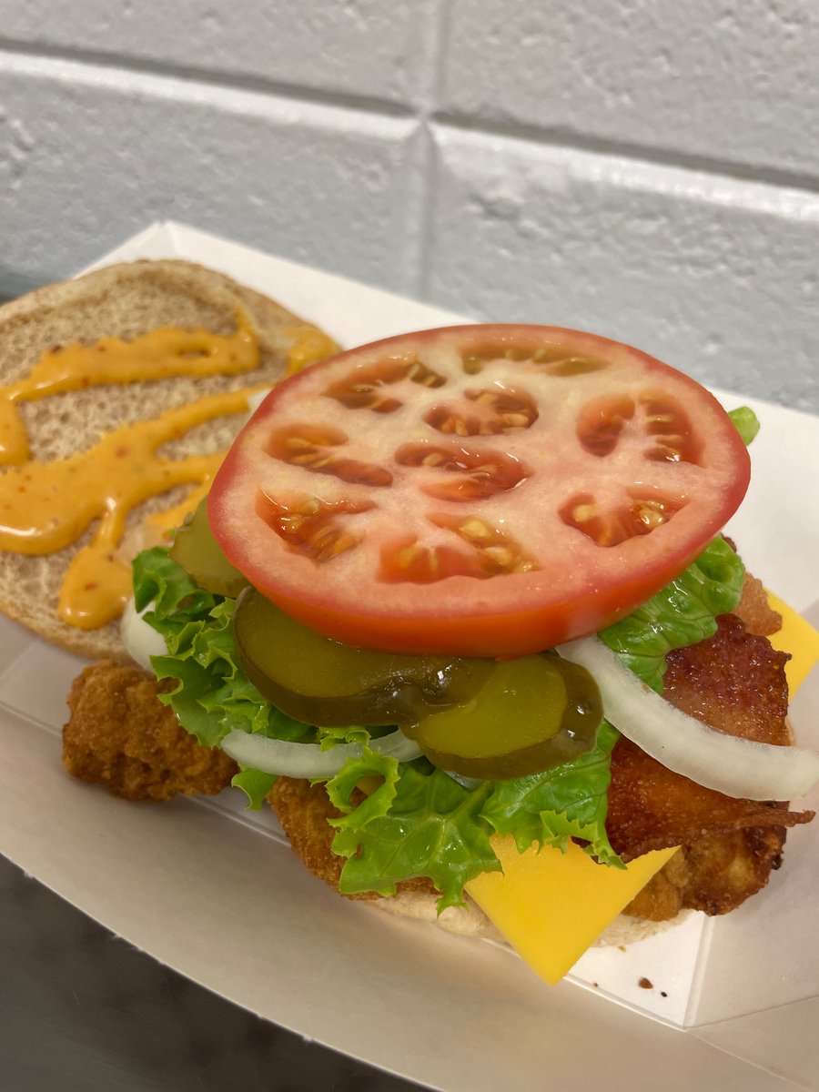 wofdsvc's tweet photo. Deluxe chicken sandwiches were the special at Mac Bay &amp; they were a huge hit! https://t.co/4QabN4W1Je