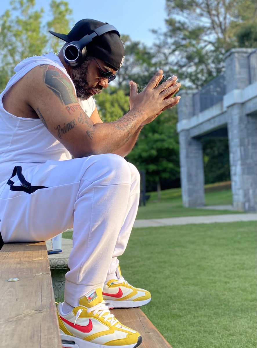 DrCurtisDJasper's tweet image. Sometimes, I do outdoor prayerful workouts &amp;amp; meditative walks. We know all that I’ve been thru AND how grateful I AM to be where I AM! You D.I.G.?

#YouAreYourOwnSOULution #UniversalIntelligence #Source #energy #Ancestors #Gratitude