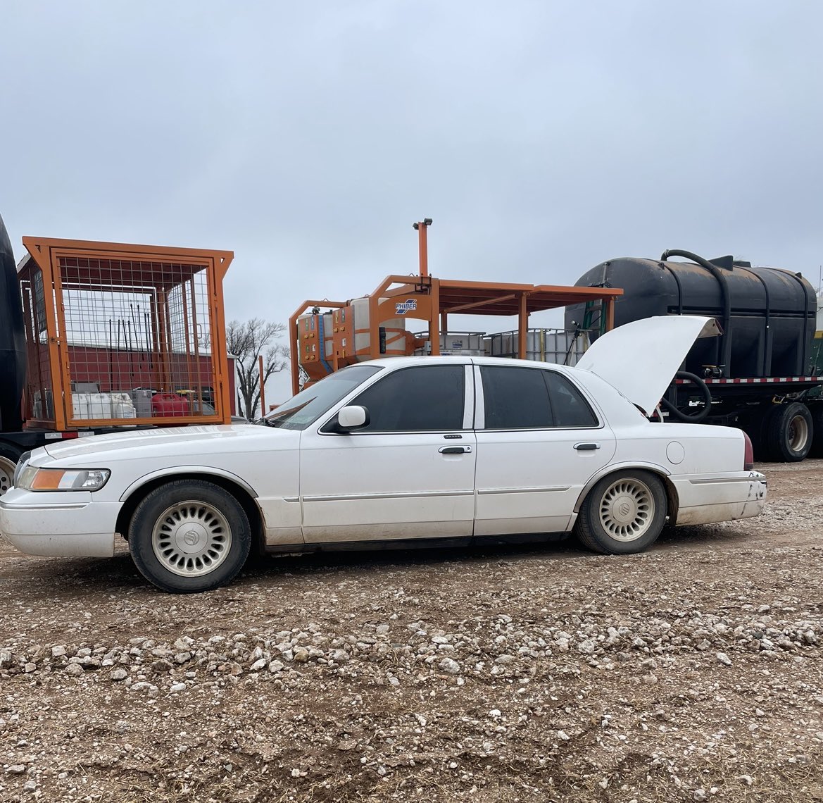 Rolittl's tweet image. Probably should stop seeing how many boxes of product I can fit in the car 🤷‍♂️ if anyone wants to make a roof rack and a roll cage I could probably haul totes on the top😂😂 #shocks #spray