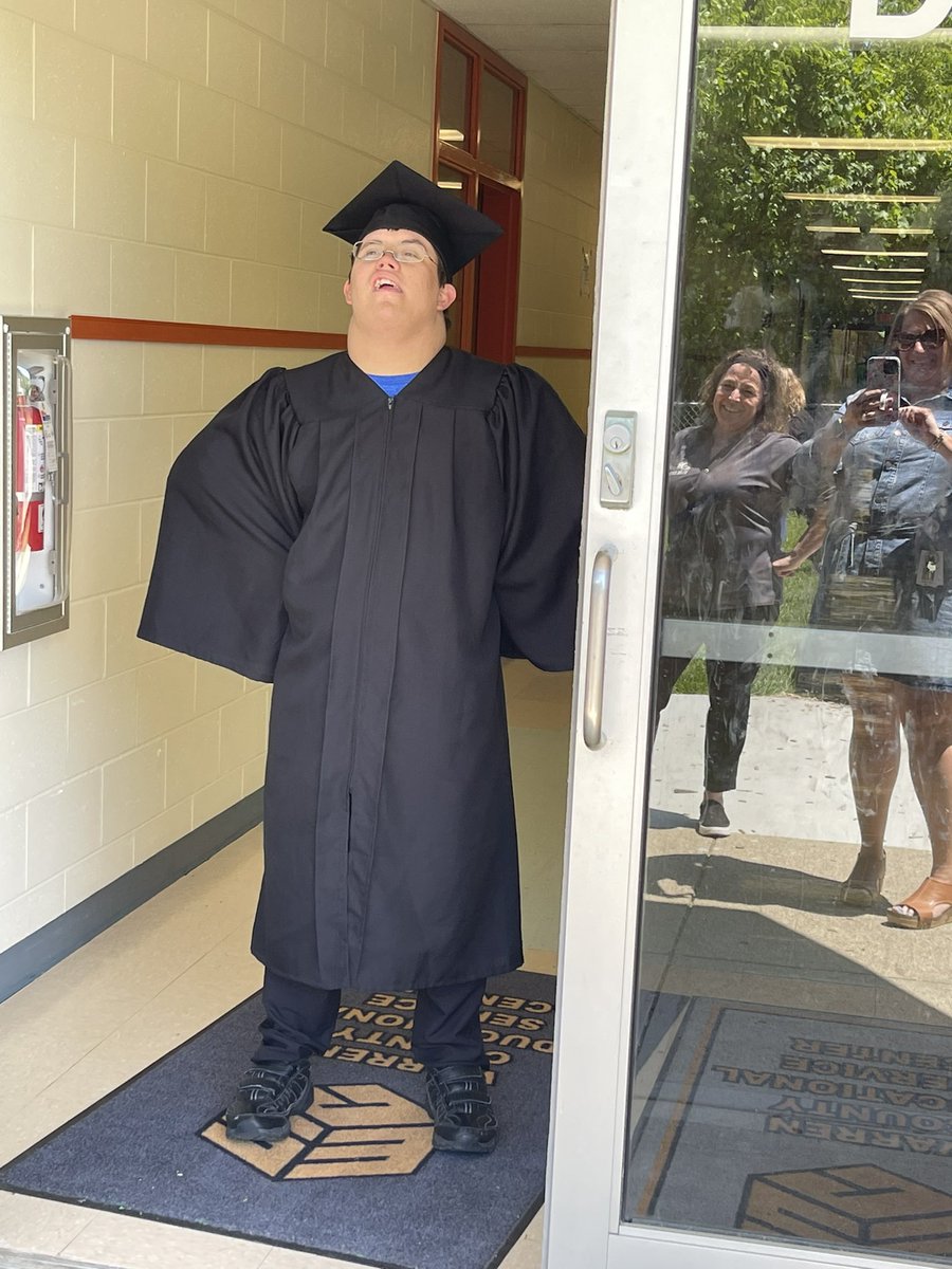 gfox316's tweet photo. Congratulations TLC graduates!  So proud of you!@MasonHSComets @MasonSchools @jodylbergman https://t.co/qNknVntSjV