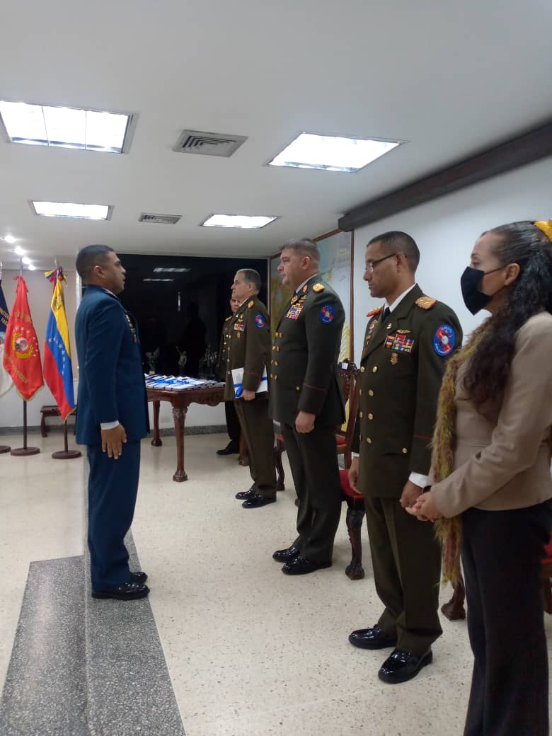 iaesen_umbv's tweet photo. #25May Acto de Entrega Formal de los Trabajos de Grado de los  #Maestrandos en Seguridad de la Nación Cohorte 2022-2023, presidido por el Cddno. GD. Adolfo González Moreno, Director del  CEPE y del IAESEN, donde 35 profesionales demostraron sus capacidades como investigadores. https://t.co/LSHEMVjdl1