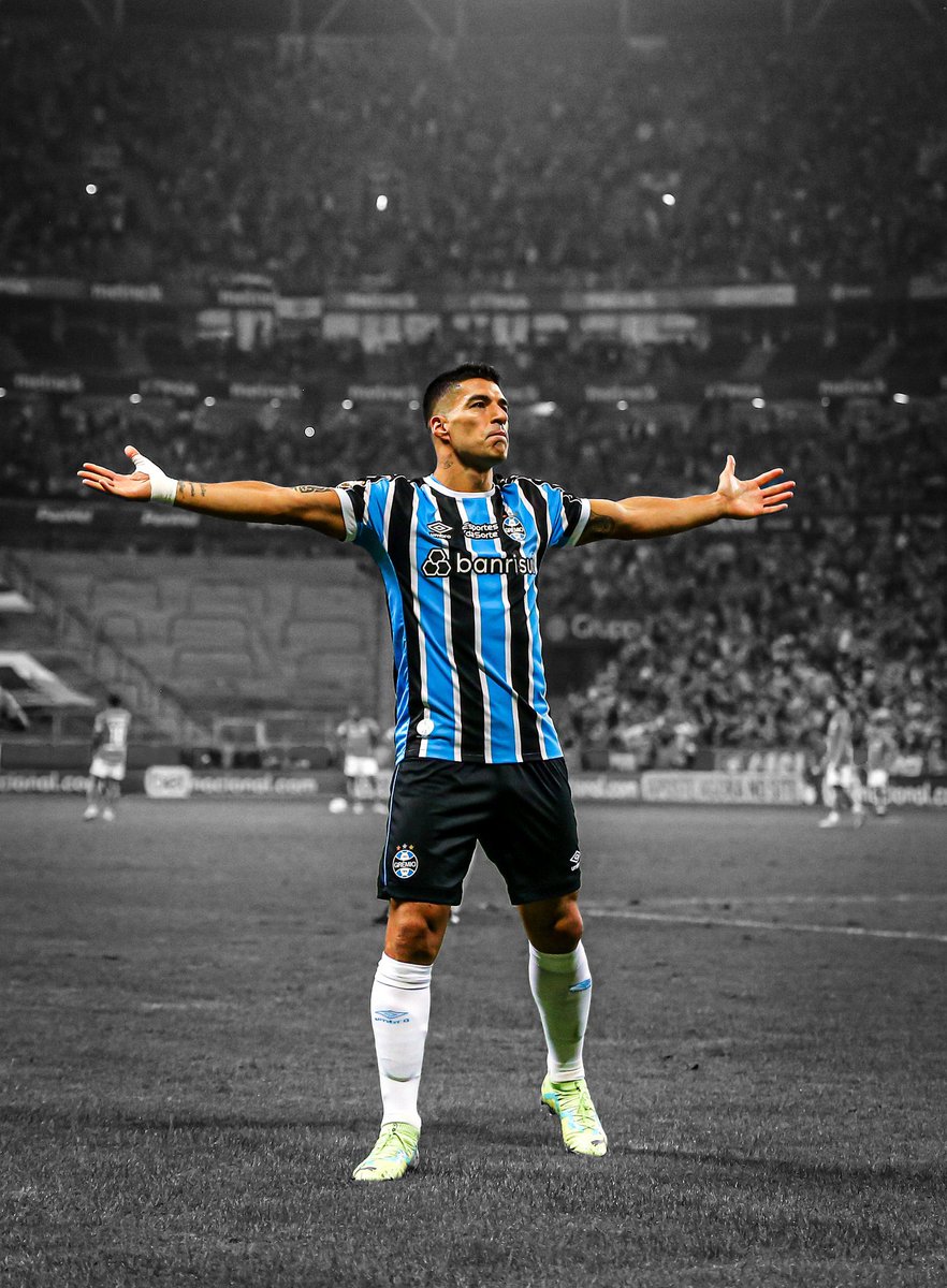 FBITricolor's tweet photo. NESSA SEMANA

Grêmio 3x1 Inter - profissional 
Grêmio 1x0 Inter - sub-20
Grêmio 1x0 Inter - feminino 

Apanha em todas as categorias pro maior do Sul. 🇪🇪🍓 https://t.co/nIztSOoTgV