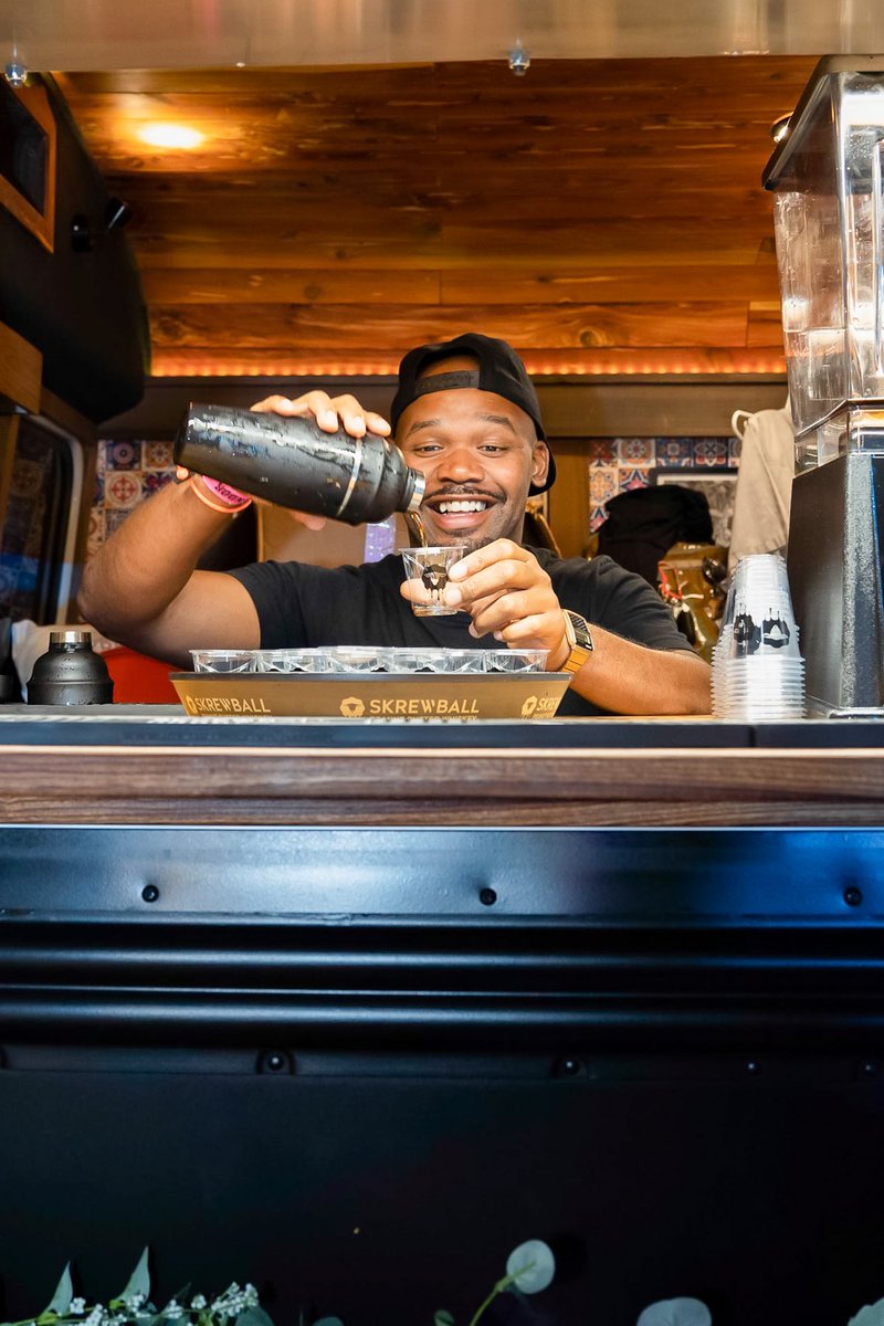 If pouring Skrewball brings this much joy, just imagine tasting it 🤯 Tag your Skrewball drinking buddy below!