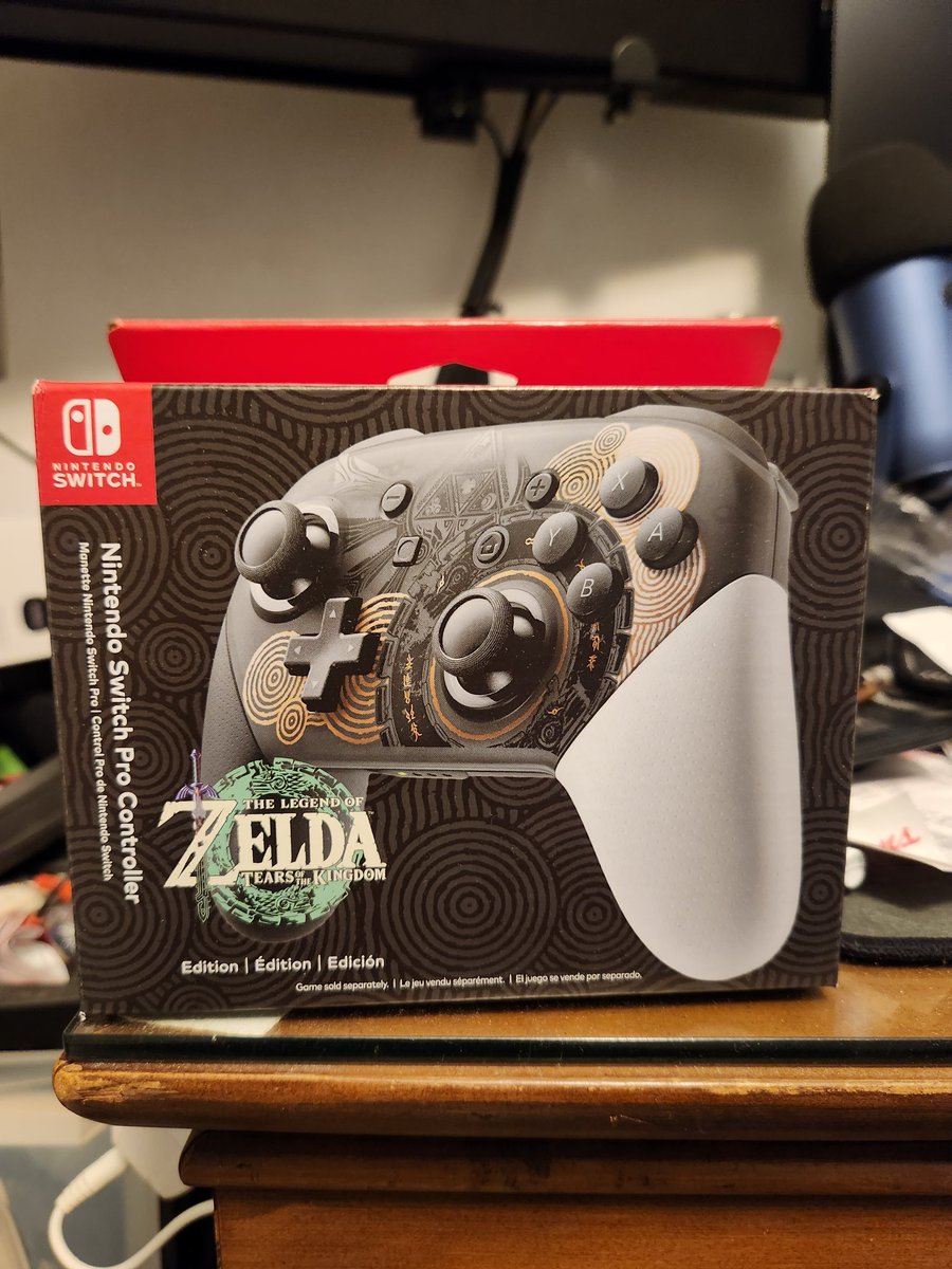 IanDexter4's tweet photo. Finally in my hands ❤️ #TearsOfTheKingdom #NintendoSwitch #Nintendo #NintendoSwitchProController https://t.co/pQhJW62tWP