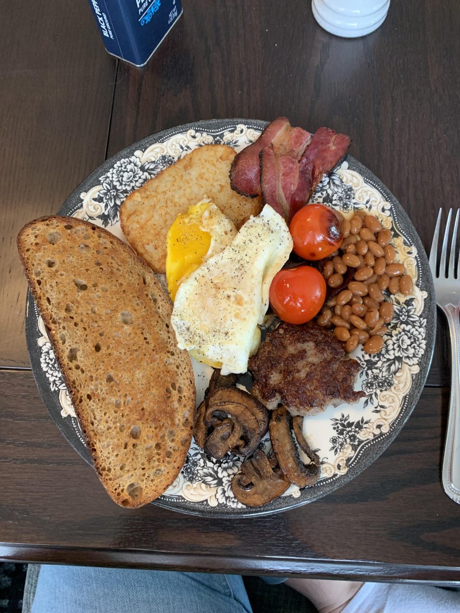 Any excuse for a big breakfast!
 
#FoodAcrossTheUK #Fryup #FullBreakfast #FullEnglishBreakfast #GreatBritishFood #GreatBritishFryUpRecipe
 
diningandcooking.com/776515/any-exc…