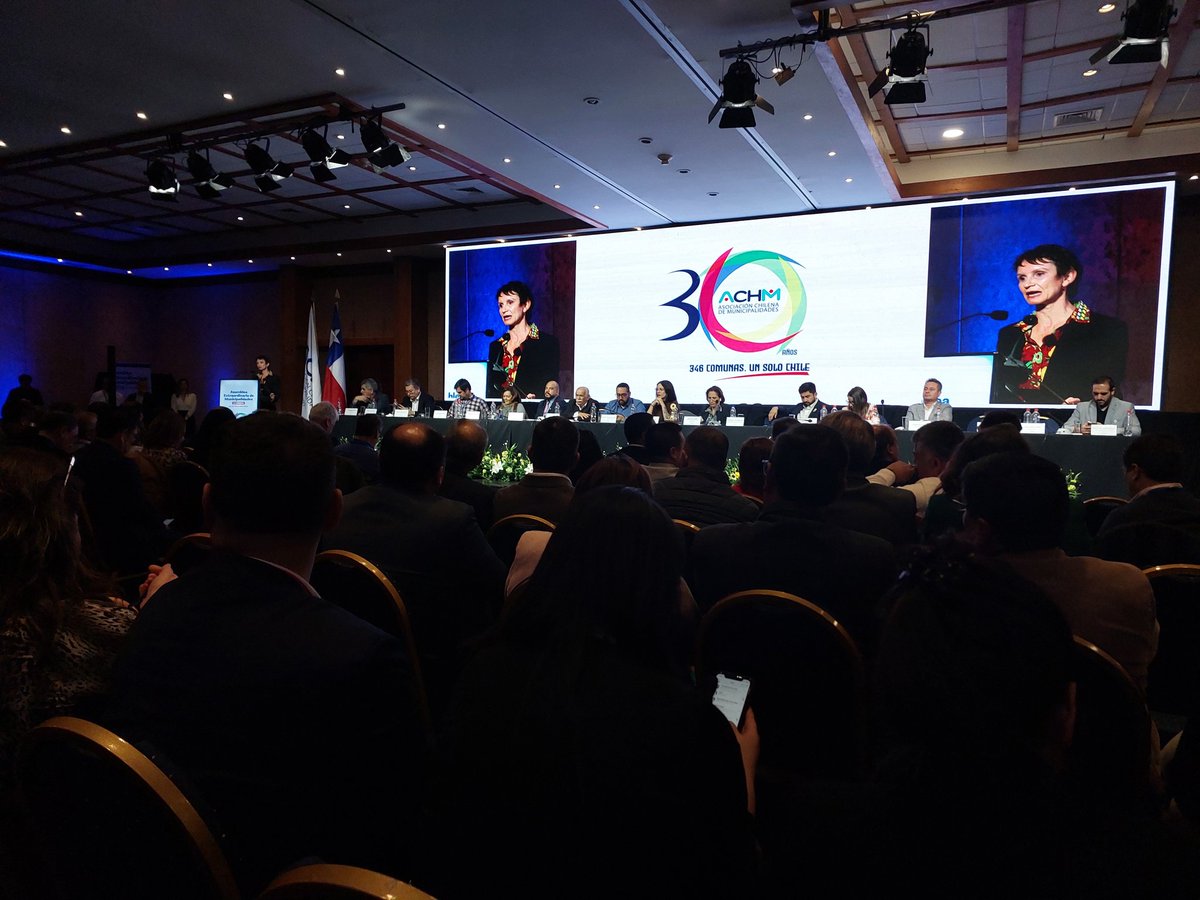 En Asamblea de <a href="/AChMChile/">ACHM Asociación Chilena de Municipalidades</a> con más d 200 alcaldes d todo el pais, debatiendo sobre grandes problemas que aquejan a vecinos, particularmente seguridad pública. Reconocemos avances con iniciativas para fortalecer Inspectores Municipales e inversiones para recuperar espacios públicos