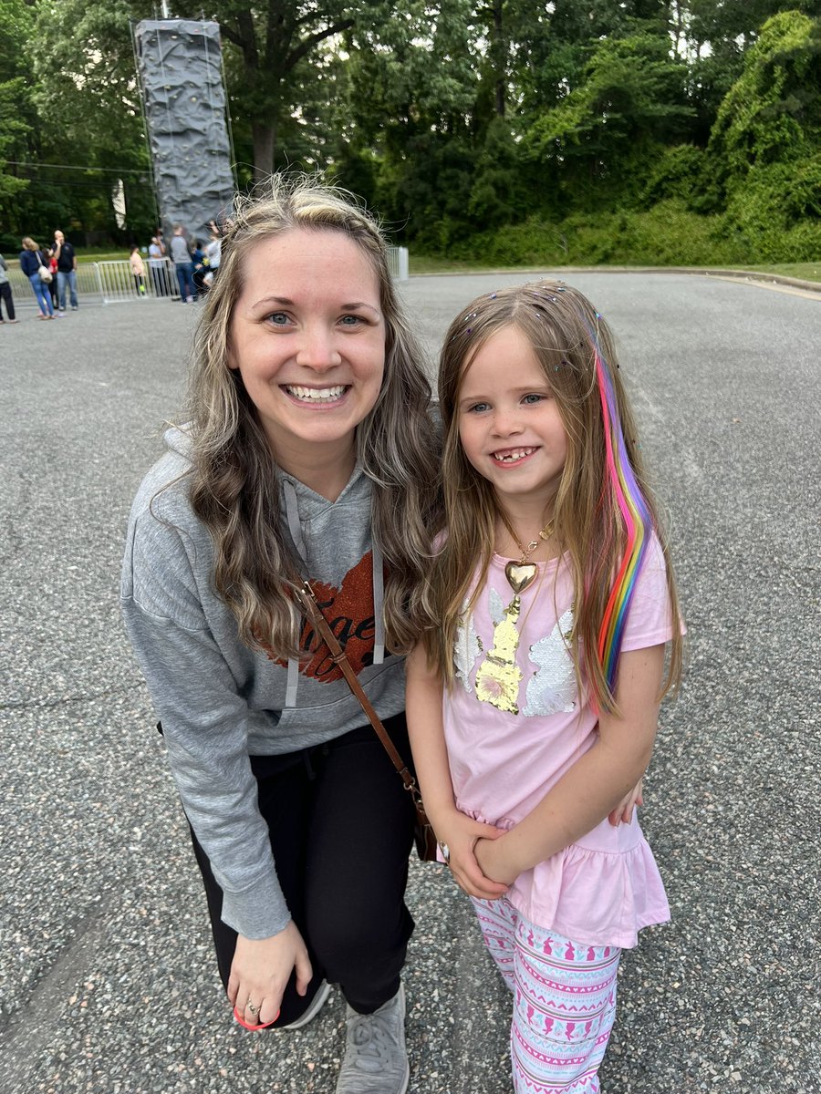 Our Grizzly Families are having a blast at the @GBESPTA Spring Family Fun Night. @YCSD #EngageYCSD @AnnShoemaker25