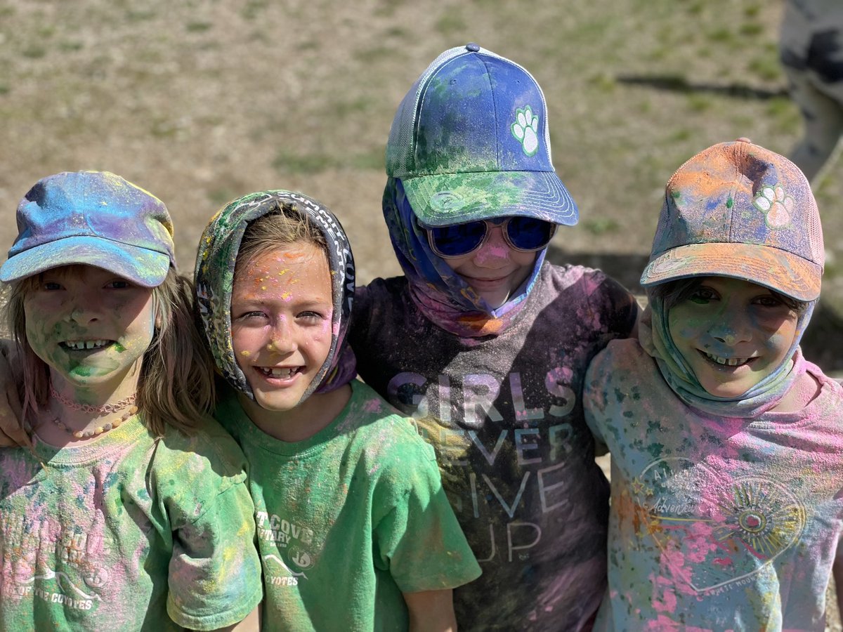 TracyArnold5's tweet photo. SCE Color Coyote was the best! Thank you parent volunteers for making our day so colorful!!! #SCoveEl #ssdedu @CrysLaneMiller https://t.co/Lhl2y4AZqU